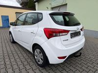 Gebraucht Hyundai ix20 Classic 90 PS (66 kW) 2015 Weiß Kleinwagen