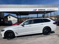 Gebraucht BMW 520 190 PS (139 kW) 2023 Mineralweiss metallic (a96) Kombi