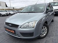 Gebraucht Ford Focus Trend 101 PS (74 kW) 2005 Silber Limousine