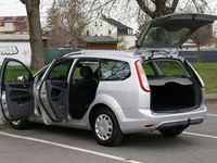 Gebraucht Ford Focus Style 101 PS (74 kW) 2009 Silber Limousine