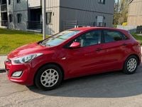 Gebraucht Hyundai i30 99 PS (72 kW) 2013 Rot Limousine