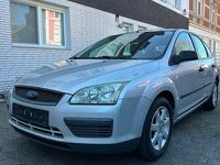 Gebraucht Ford Focus Ambiente 101 PS (74 kW) 2005 Silber Limousine