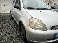 Gebraucht Toyota Yaris 88 PS (64 kW) 2001 Silber Kleinwagen