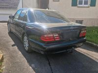 Second-hand Mercedes E220 143 CP (105 kW) 2000 Negru Berlinǎ
