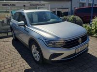 Gebraucht VW Tiguan Life 150 PS (110 kW) 2023 Reflexsilber metallic (metallic) SUV