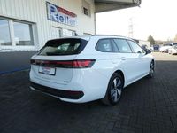 Gebraucht VW Passat 150 PS (110 kW) 2025 Weiß Kombi
