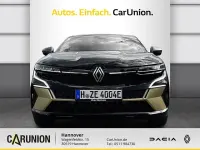 Gebraucht Renault Megane E-Tech Iconic 160 kW (218 PS) 2023 Black pearlschwarz metallic, dolomitgrau Limousine