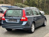 gebraucht Volvo V70 2.0 Momentum LEDER*GRA*KLIMA*PDC