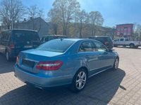 Gebraucht Mercedes E220 Avantgarde 170 PS (125 kW) 2011 Blau Limousine