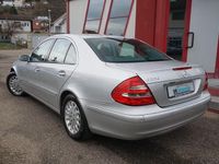 Gebraucht Mercedes E220 150 PS (110 kW) 2002 Silber Limousine