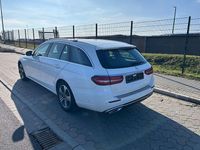 Gebraucht Mercedes E220 Avantgarde 200 PS (147 kW) 2023 Weiß Limousine