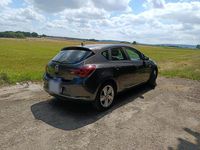 Gebraucht Opel Astra 101 PS (74 kW) 2012 Braun Limousine