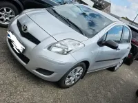 Gebraucht Toyota Yaris Life 101 PS (74 kW) 2010 Silber Kleinwagen