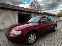 Używany VW Passat Basis 101 KM (74 kW) 1997 Czerwony Sedan/Limuzyna