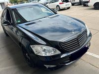 Second-hand Mercedes 320 2006 Negru Berlinǎ