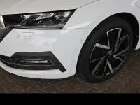 Gebraucht Skoda Octavia First Edition 150 PS (110 kW) 2021 Moonweiss metallic Kombi