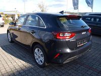 Neu Kia Ceed 140 PS (102 kW) 2025 Schwarz Kleinwagen