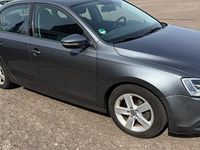 Second-hand VW Jetta 140 CP (102 kW) 2011 Argintiu Berlinǎ