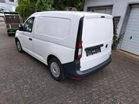 Second-hand VW Caddy 102 CP (75 kW) 2022 Alb Monovolum