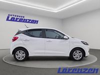 Gebraucht Hyundai i10 Select 63 PS (46 kW) 2024 Atlas white / sol (weiss) Kleinwagen