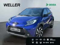 Neu Toyota Aygo 72 PS (52 kW) 2025 Juniper blue metallic / dach mysticschwarz mica (blau) Kleinwagen