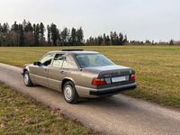 Gebraucht Mercedes 200 75 PS (55 kW) 1992 Grau Limousine