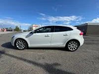 Second-hand Volvo V40 114 CP (83 kW) 2013 Alb Hatchback