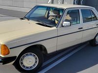 Gebraucht Mercedes E300 86 PS (63 kW) 1981 Beige Limousine