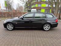 Gebraucht BMW 320 184 PS (135 kW) 2010 Schwarz Kombi