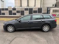 Gebraucht VW Passat Basis 150 PS (110 kW) 2020 Uranograu Kombi