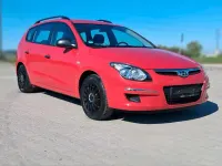 Gebraucht Hyundai i30 105 PS (77 kW) 2010 Rot Kombi