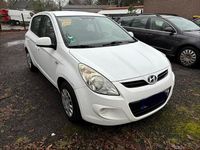 Gebraucht Hyundai i20 77 PS (56 kW) 2011 Weiß Kleinwagen