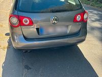 Usata VW Passat 140 CV (102 kW) 2006 Marrone Station wagon
