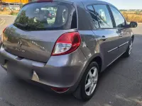 Gebraucht Renault Clio II 75 PS (55 kW) 2010 Andere farben Limousine