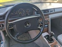 Gebraucht Mercedes 200 75 PS (55 kW) 1990 Blau Limousine
