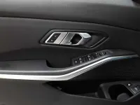 Gebraucht BMW 320e Shadowline 163 PS (119 kW) 2022 Saphirschwarz metallic Kombi