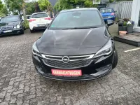 Używany Opel Astra Dynamic 105 KM (77 kW) 2017 Czarny Hatchback