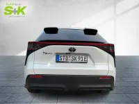 Gebraucht Toyota bZ4X 151 kW (206 PS) 2024 Platinumweiß perleffekt SUV