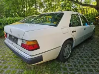 Gebraucht Mercedes E200 118 PS (86 kW) 1990 Weiß Limousine