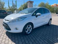 Używany Ford Fiesta Titanium 82 KM (60 kW) 2010 Biały Hatchback