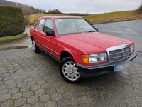 Gebraucht Mercedes 190 72 PS (52 kW) 1987 Rot Limousine