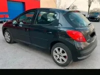 Gebraucht Peugeot 207 120 PS (88 kW) 2010 Schwarz Kleinwagen