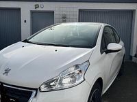 Gebraucht Peugeot 208 68 PS (50 kW) 2014 Weiß Kleinwagen