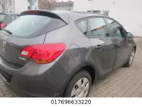 Używany Opel Astra Edition 140 KM (102 kW) 2012 Szary Sedan/Limuzyna