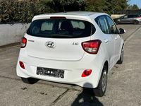Gebraucht Hyundai i10 67 PS (49 kW) 2015 Weiß Kleinwagen