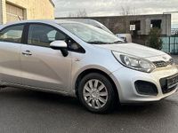 Gebraucht Kia Rio Edition 7 86 PS (63 kW) 2012 Brilliantsilber met. Limousine