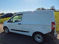 Gebraucht Ford Transit 101 PS (74 kW) 2017 Weiß Van / Kleinbus