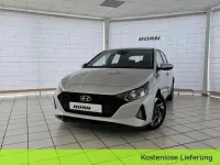 Gebraucht Hyundai i20 101 PS (74 kW) 2023 Sleek silver / met Kleinwagen
