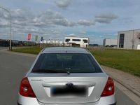 Gebraucht Ford Mondeo 110 PS (80 kW) 2001 Silber Limousine