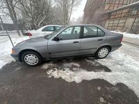 Gebraucht BMW 318 116 PS (85 kW) 1990 Silber Limousine